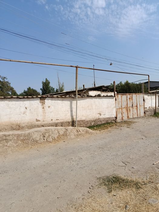 Назарбек Мевазор махалада уй сотилади 54000 y.e.