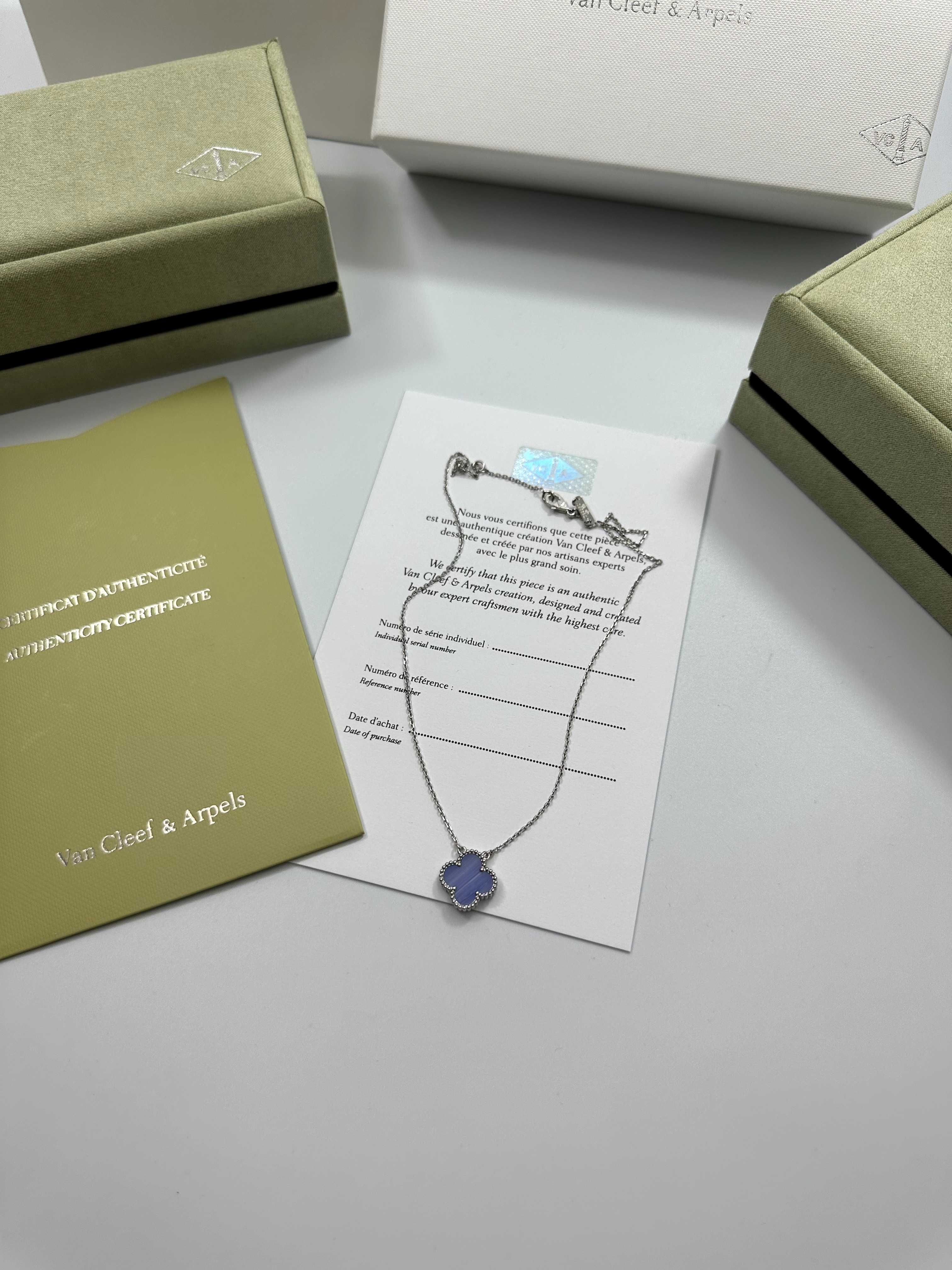 Colier Van Cleef & Arpels Aur Alb 750 Chalcedony