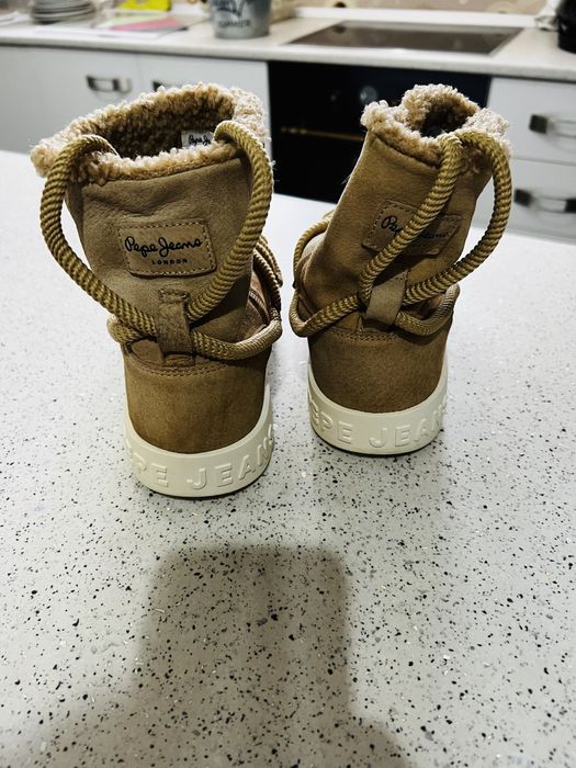 Ghete Pepe Jeans Nr 39 de iarna Ca noi . Pret 89 lei