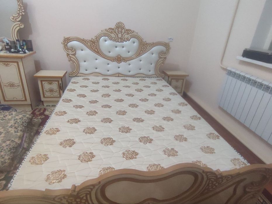 Mebel ozgina ishlatilgan. Xolati juda yaxshi spalni garnitur