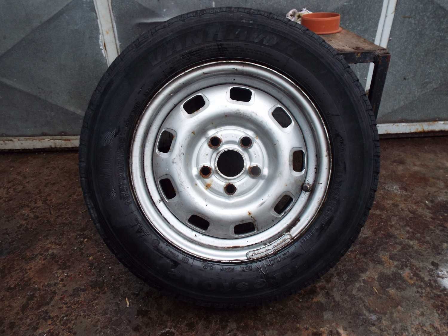 vand roata rezerva pe 15" originala vw transporter t4,sharan  200ron