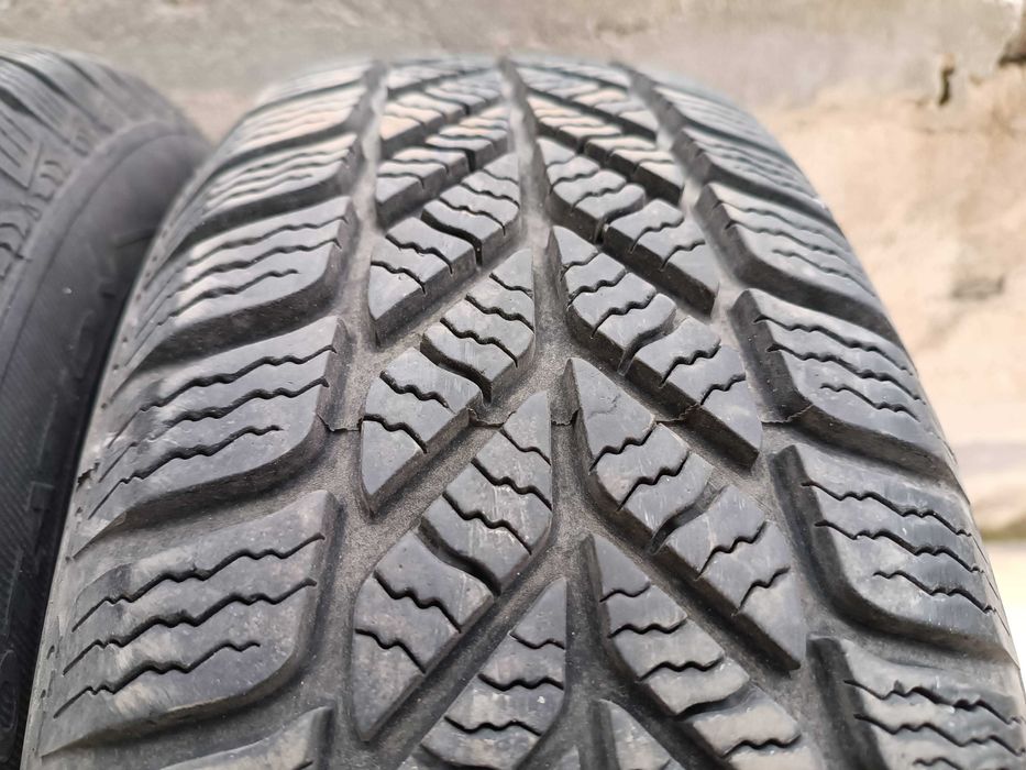 4 Зимни гуми 195 65 15; 7mm+; DEBICA FRIGO 2; Стари, но с мек грайфер.
