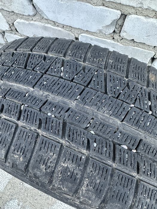 YOKOHAMA Зимняя резина 215/50 r17 3шт