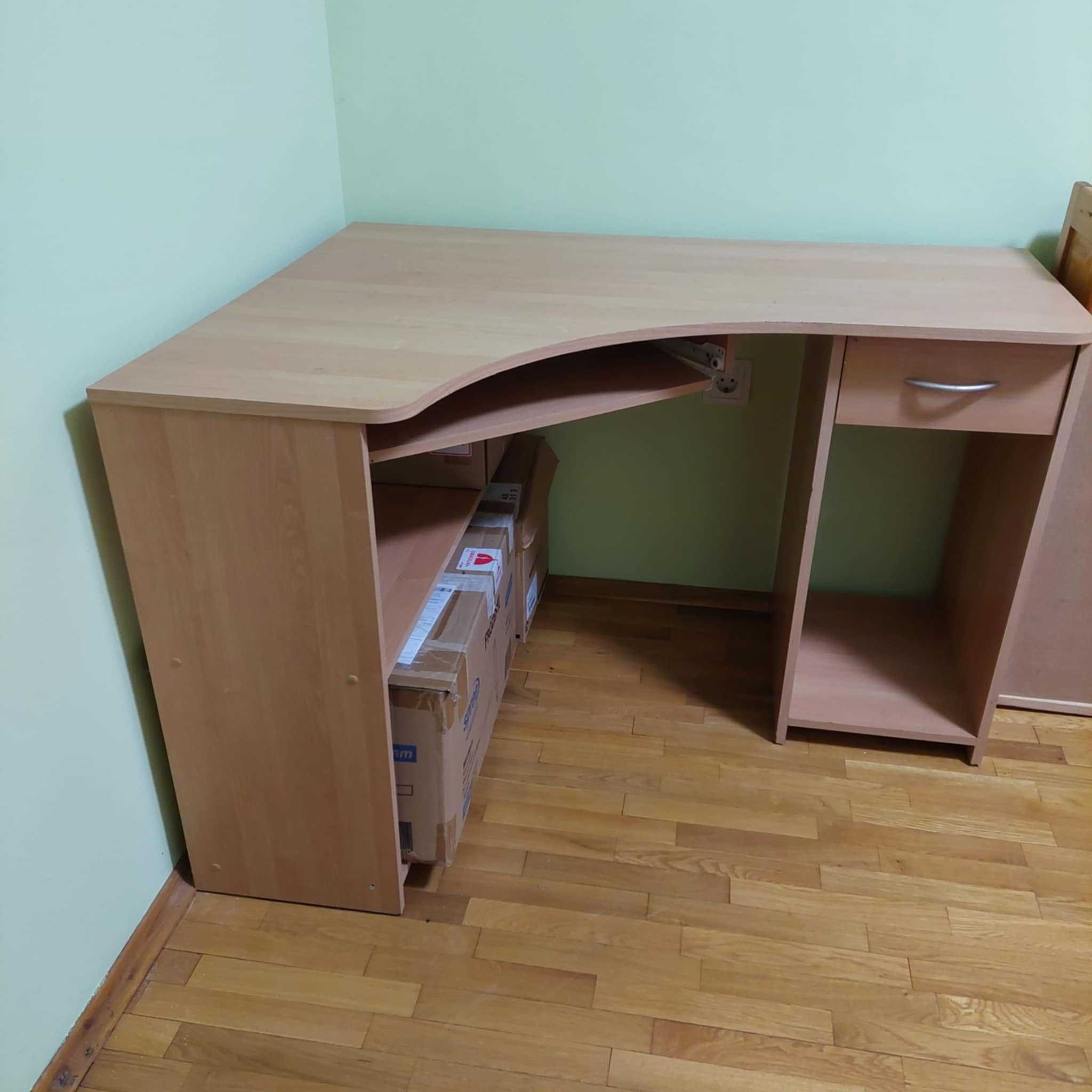 Бюро с място за съхранение