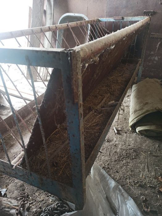 Хранила / ясла за животни