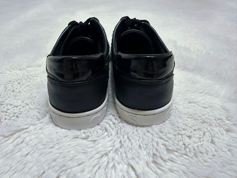 Adidasi GUESS ca si noi