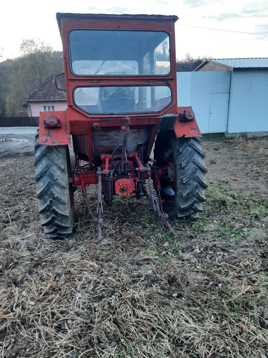 Vând tractor u650 cu plug
