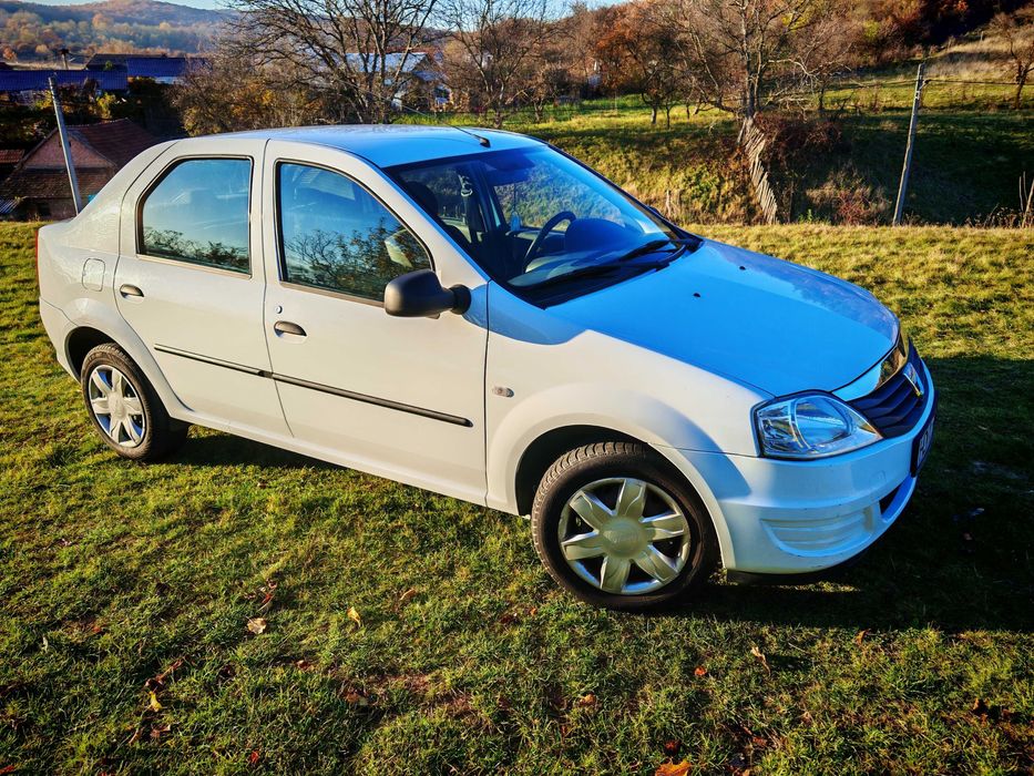Dacia Logan - unic proprietar de noua- tinuta in garaj