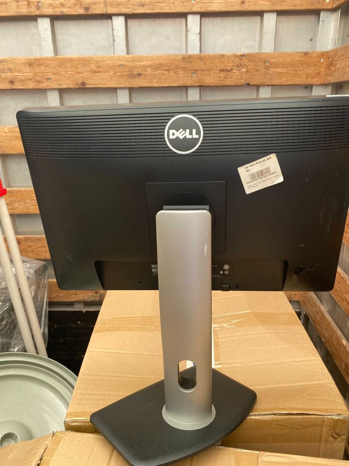 Монитор Dell P2213 22 инча