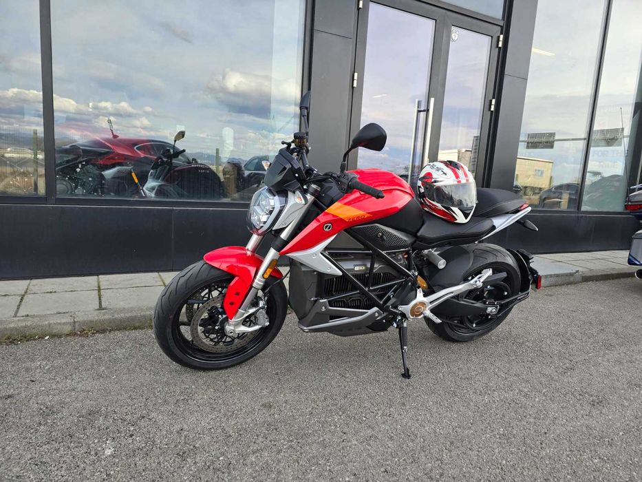 Продавам Zero SR/F изцяло електрически мотор в гаранция до 2031г.