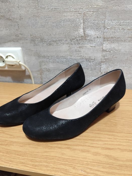 Продам женские туфли.