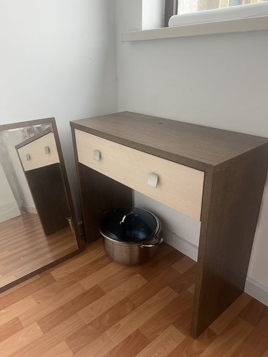 Продам туалетный столик 10000