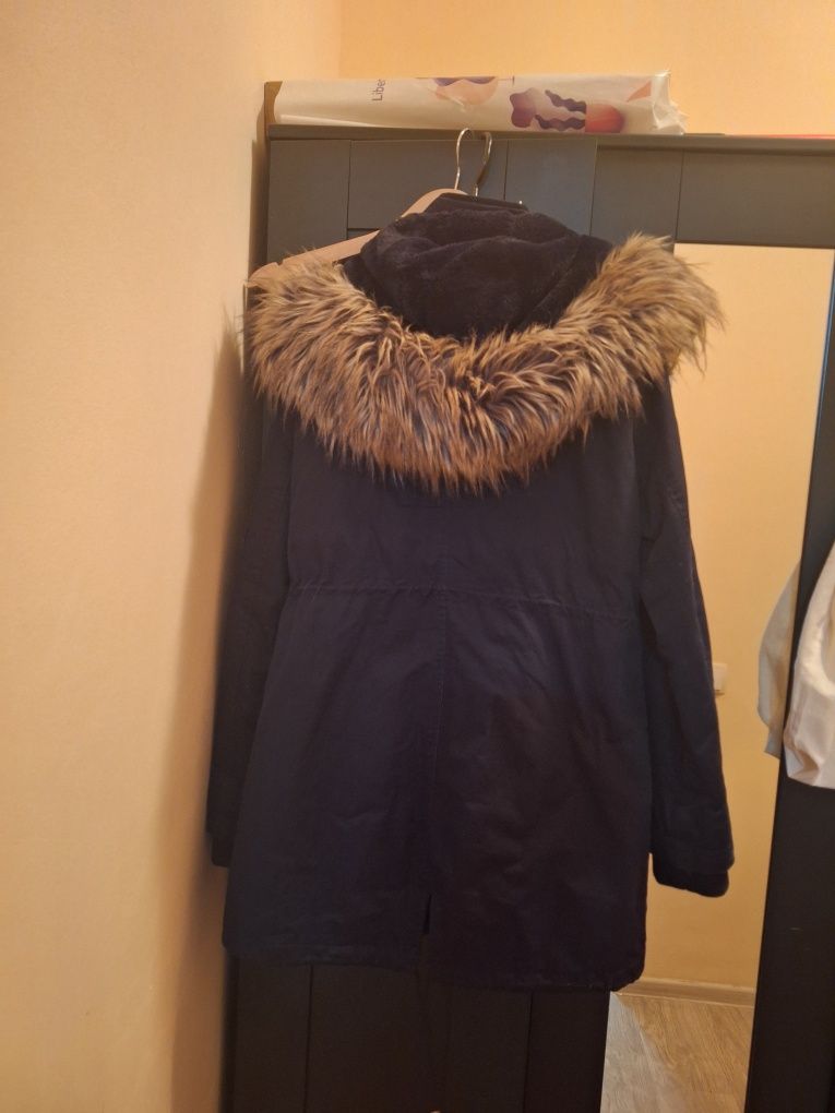 Geaca de iarnă, mărimea 38, purtată, în stare bună
