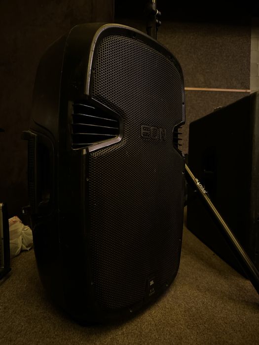 Продам 1  активную колонку JBL eon 500 series