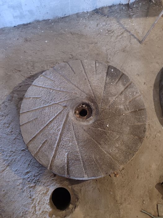 Продам жернова бетонные