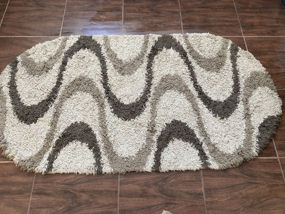 2 Covoare Shaggy , fir lung ,2,4m/1,5 m si unul oval 1,8m/ 1,00 m