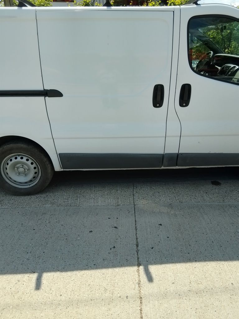 Vând Renault Trafic