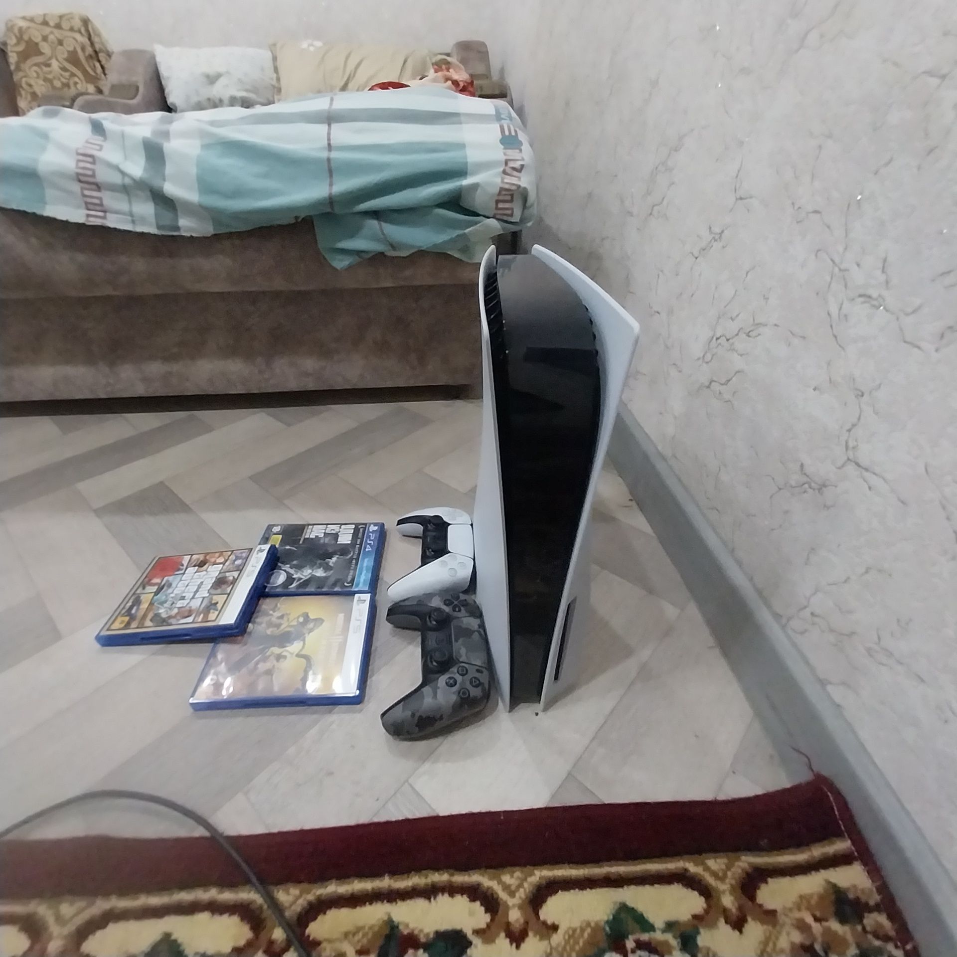 Продам Playstation 5---300к есть небольшой торг
