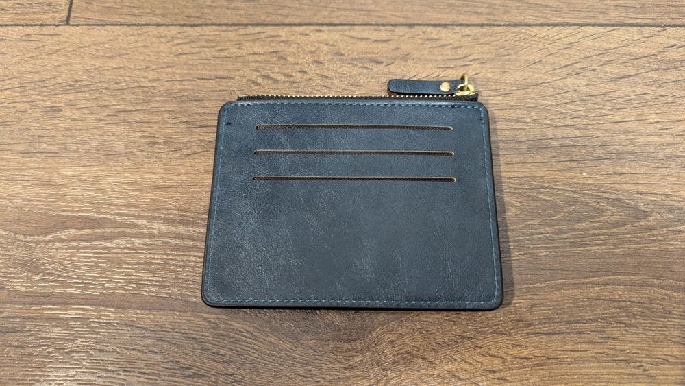 Dispozitiv împachetat haine