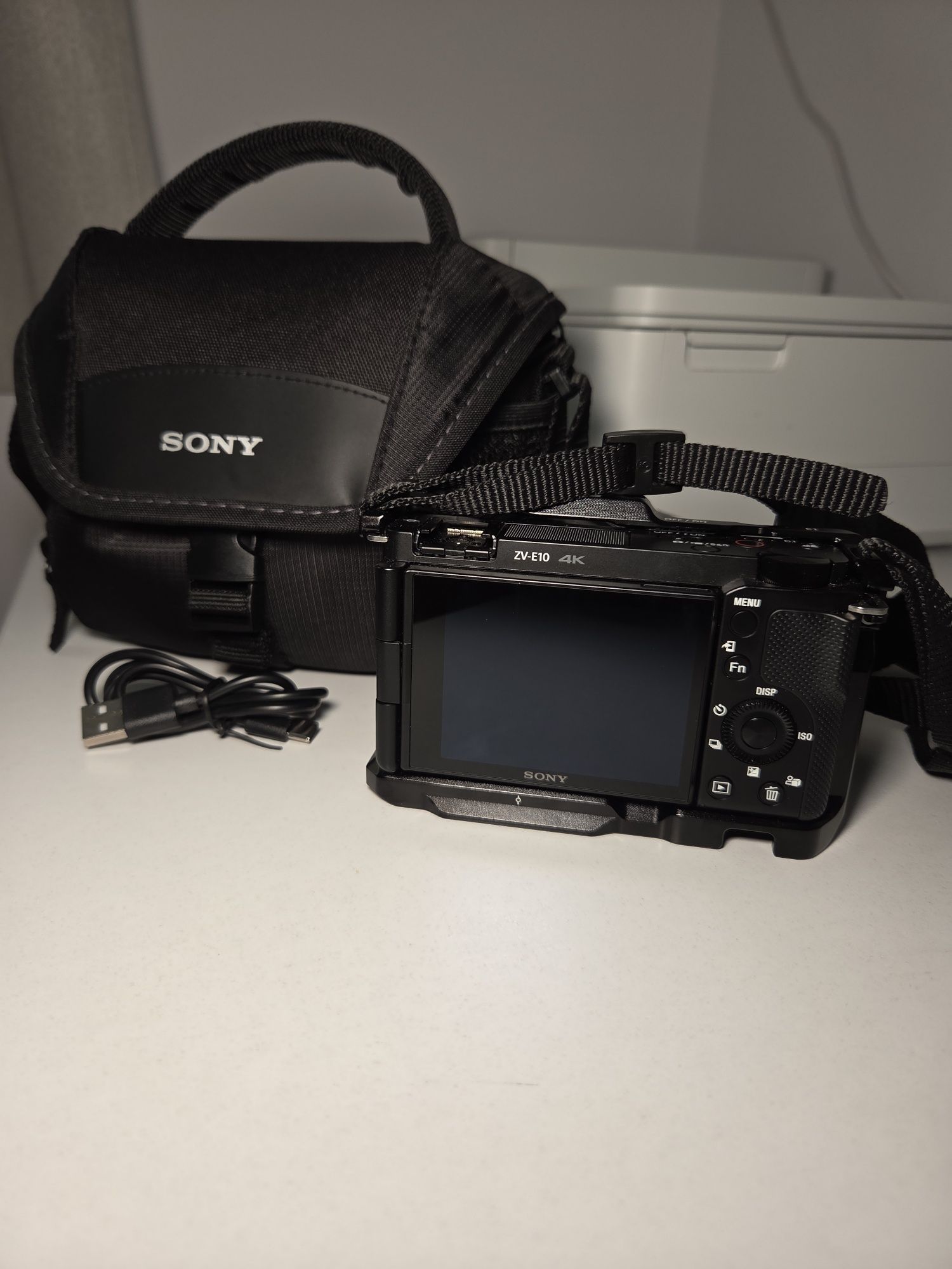 Sony  ZV-E10 Mirrorless pt Vlogging 4K cu obiectiv