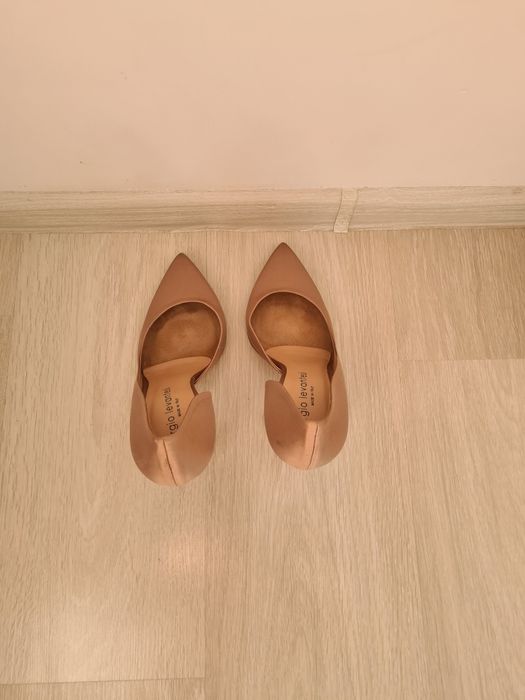 Vând pantofi dama de la Sergio Levantesi