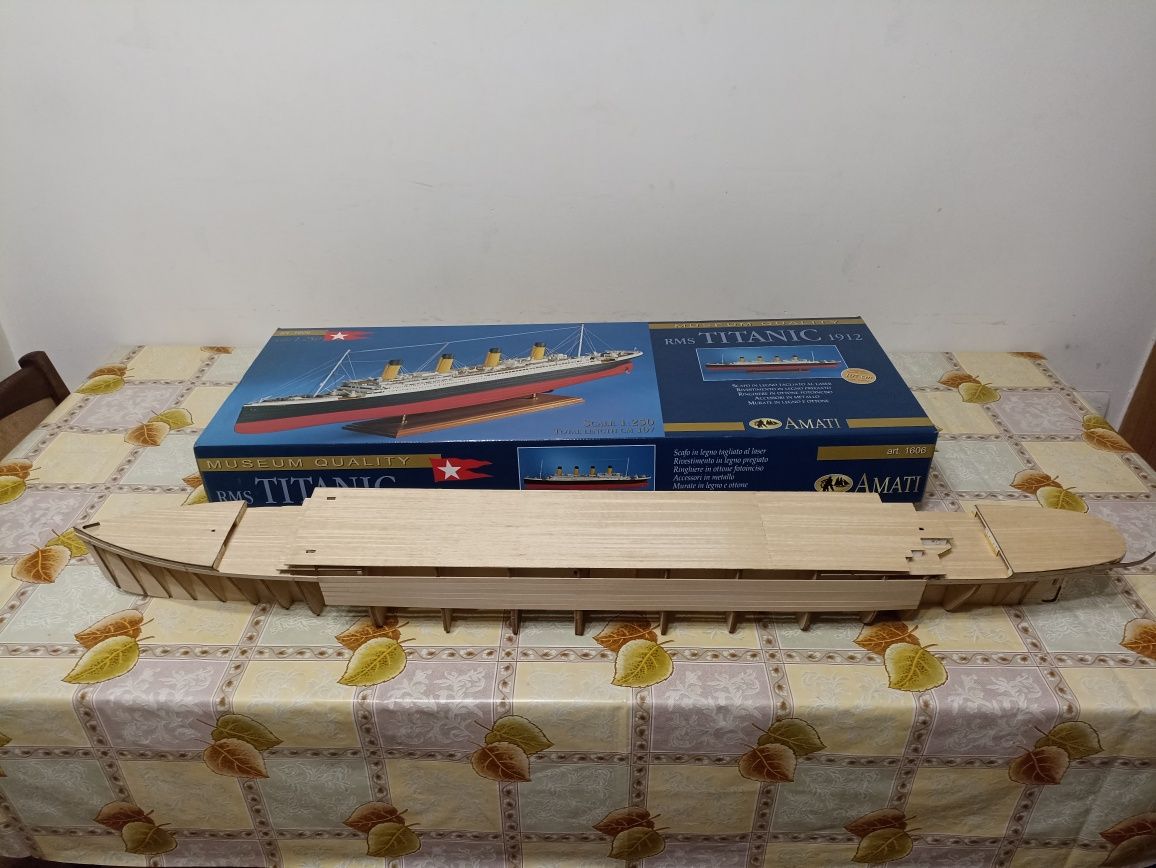 RMS TITANIC масштаб 1:250, сборна модель из дерева
