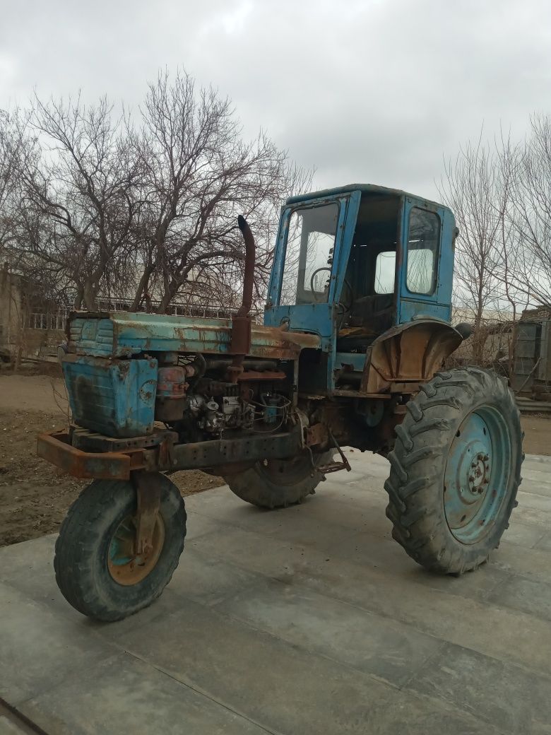 Т28 трактор сотилади