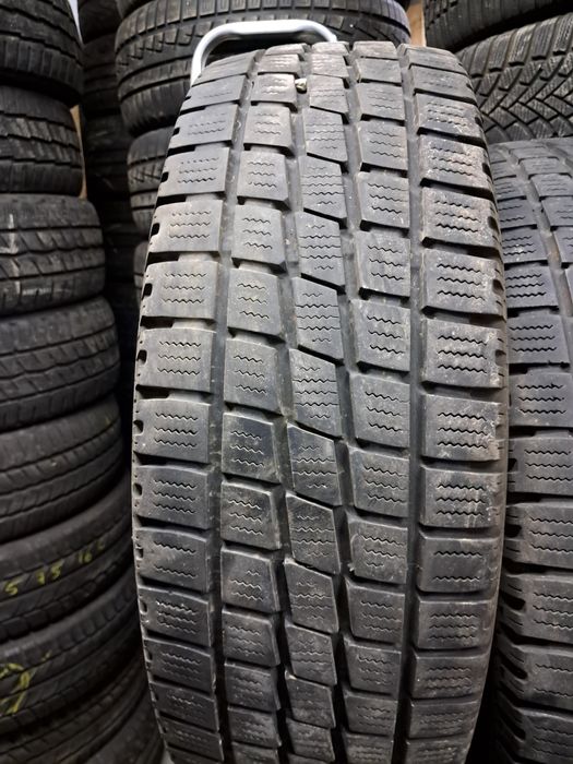 Anvelope second iarna 215 65 R16C Toyo 7mm