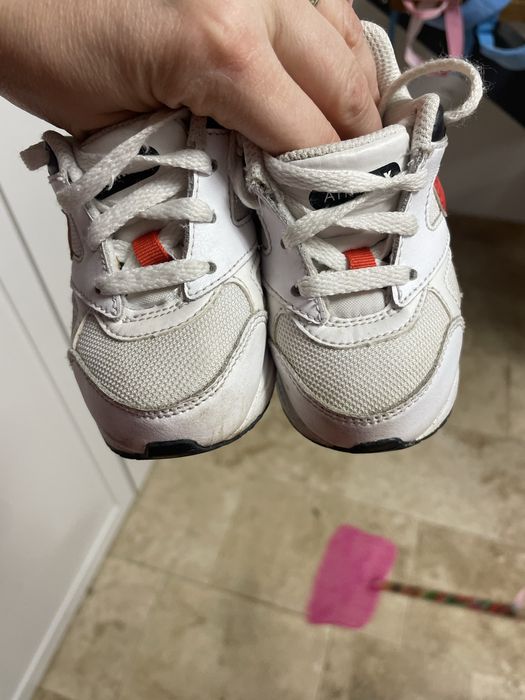 Adidasi Nike air max nr 22