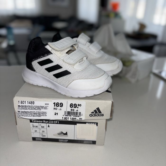 Маратонки Adidas  21 номер
