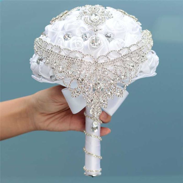 Buchet de mireasa cu pietre broșe flori de satin