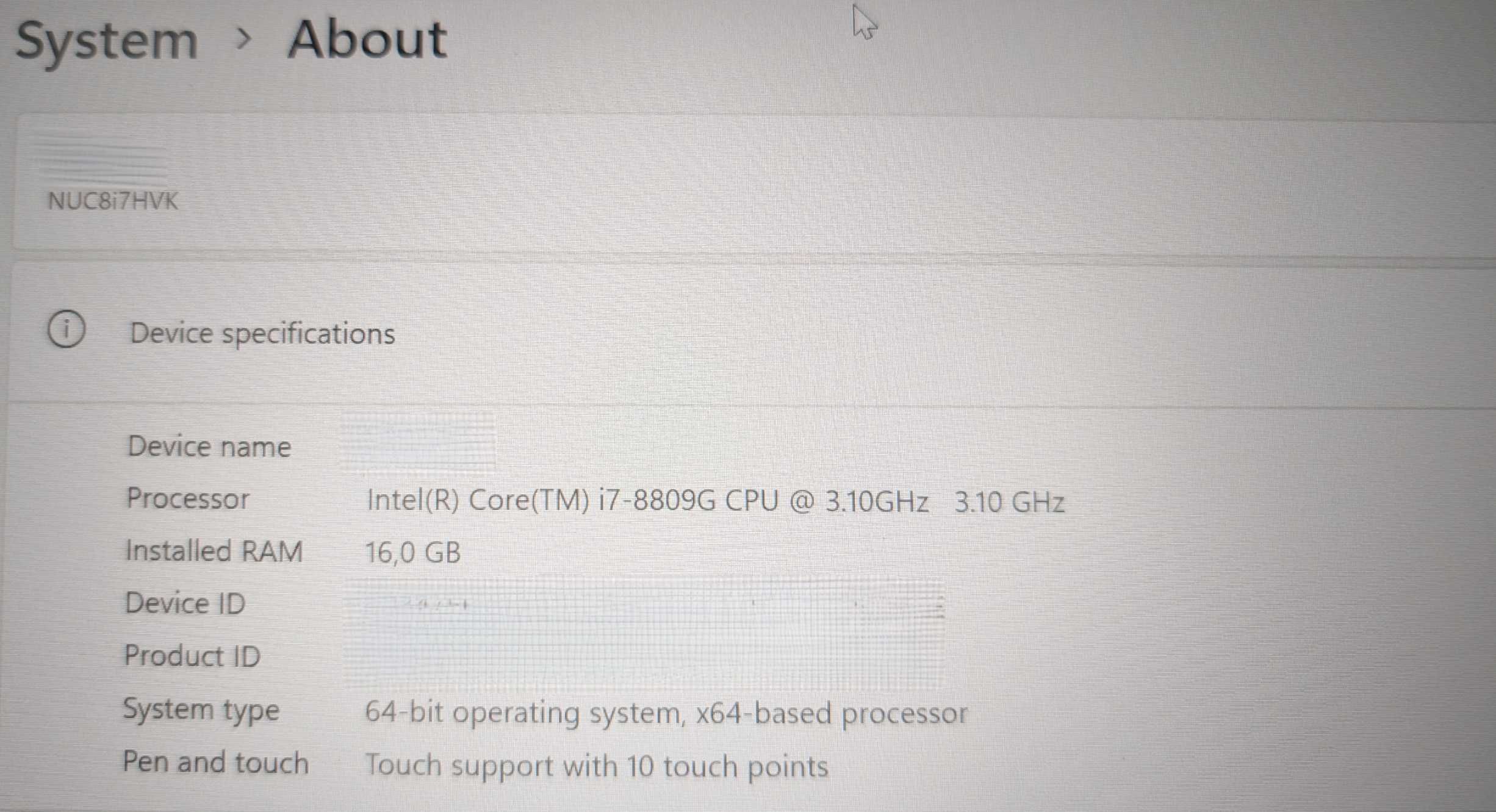 Intel NUC мини компютър