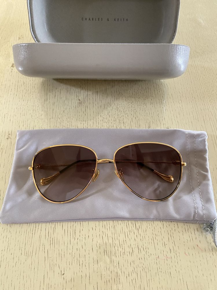 Очки Charles & Keith