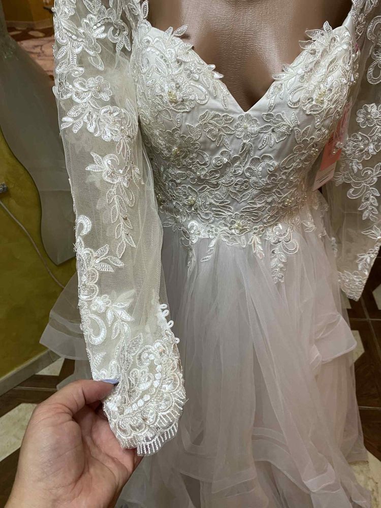 Vand rochie de mireasa noua