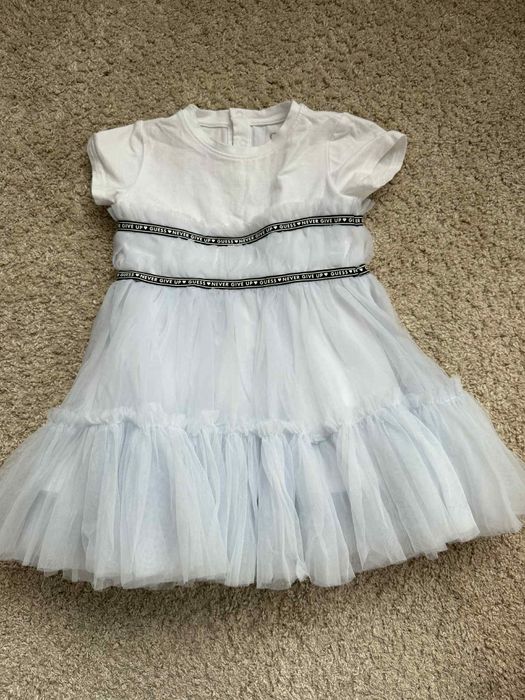 Рокличка на марката Guess