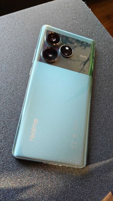 Vand/schimb Realme GT6 256GB ca nou
