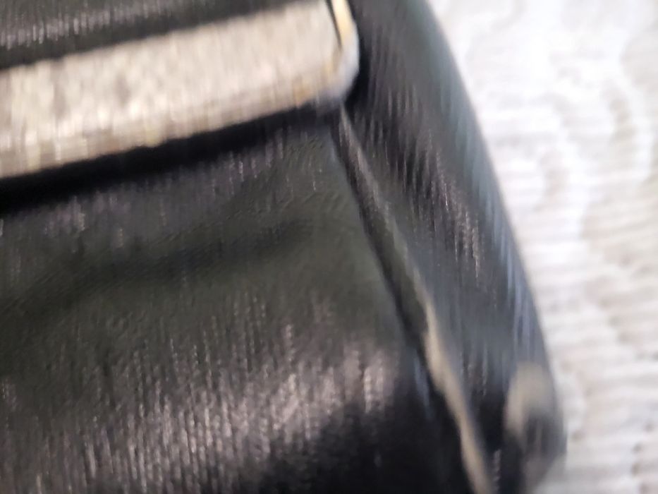 Малка чанта с дълга дръжка Guess