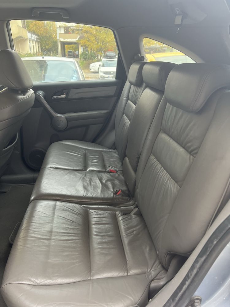 Продавам Honda CR-V