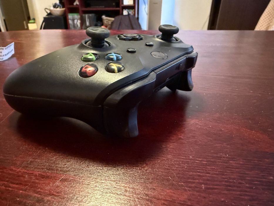 Xbox ONE X 1TB - Impecabil + 1 Controller