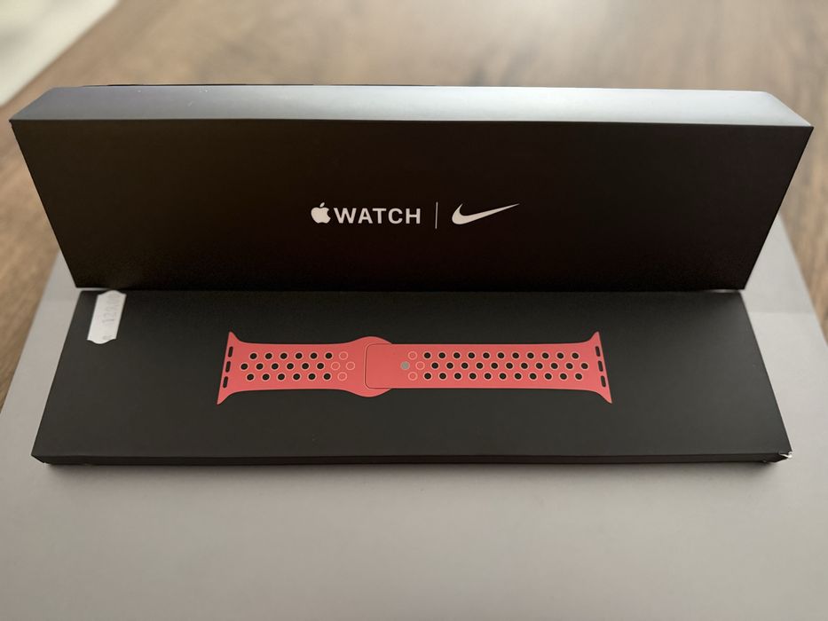 Продавам Apple Watch Nike