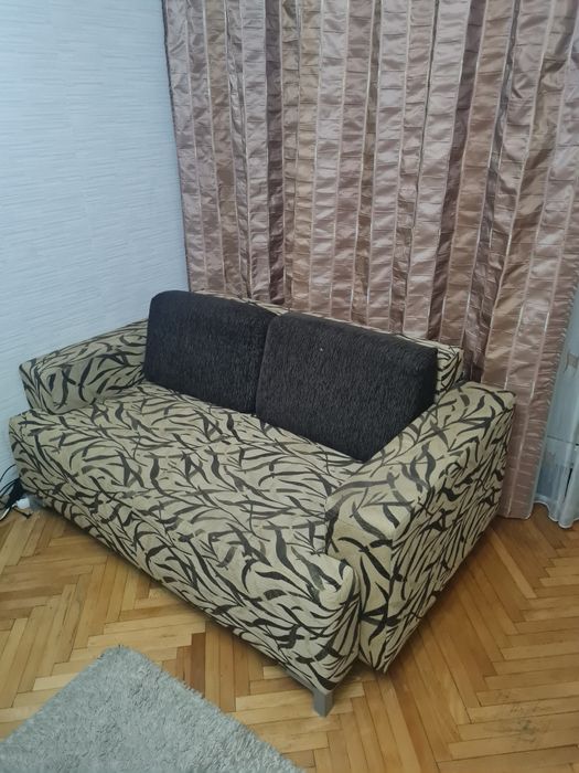 Canapea 3 locuri extensibila , 2 locuri fixa și mobila