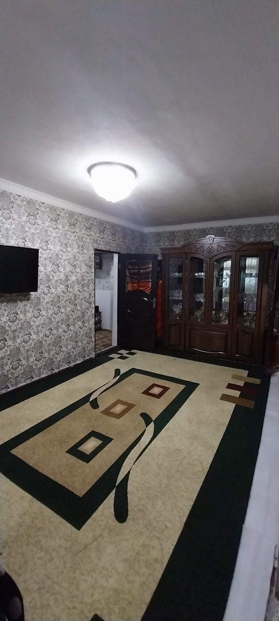 Икки хонали квартира сотилади. бывщий  общежитие   .  Юнус Абай. Бозсу