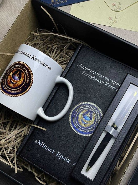 Корпоративные подарки — набор с логотипом кружка футляр ручка 959