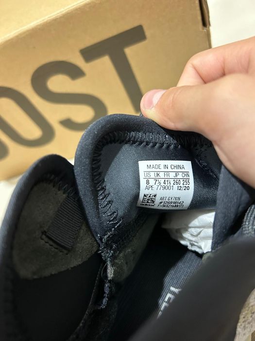 Yeezy Quantum noi cu eticheta
