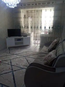 Продаётся квартира Юнусабад18 2 ком 2 этаж 77 серия