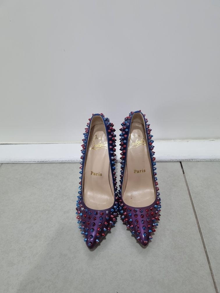 Vand pantofi cu toc marca  CHRISTIAN LOUBOUTIN