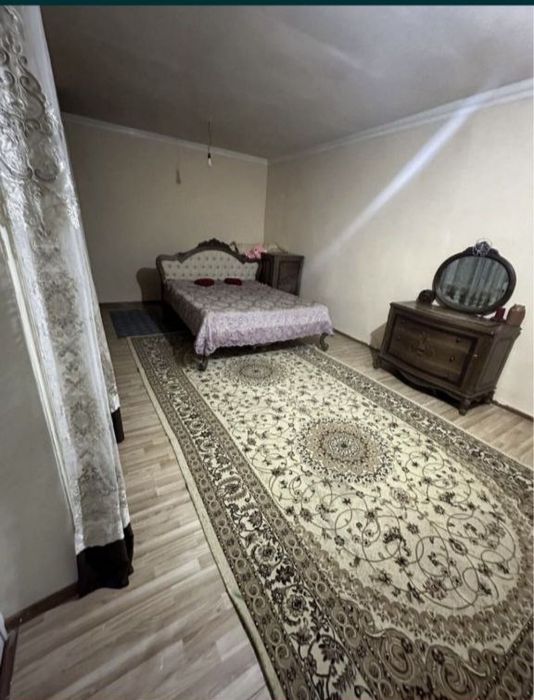 Ховли сотилади..