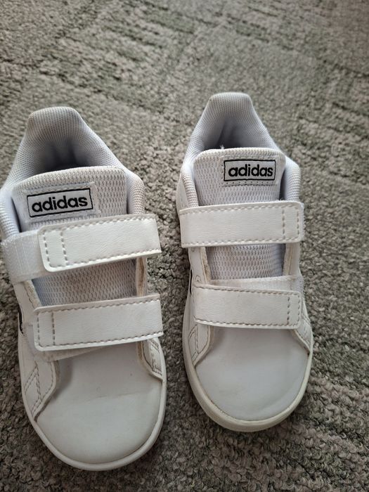 Vând adidași copii, marca Adidas.