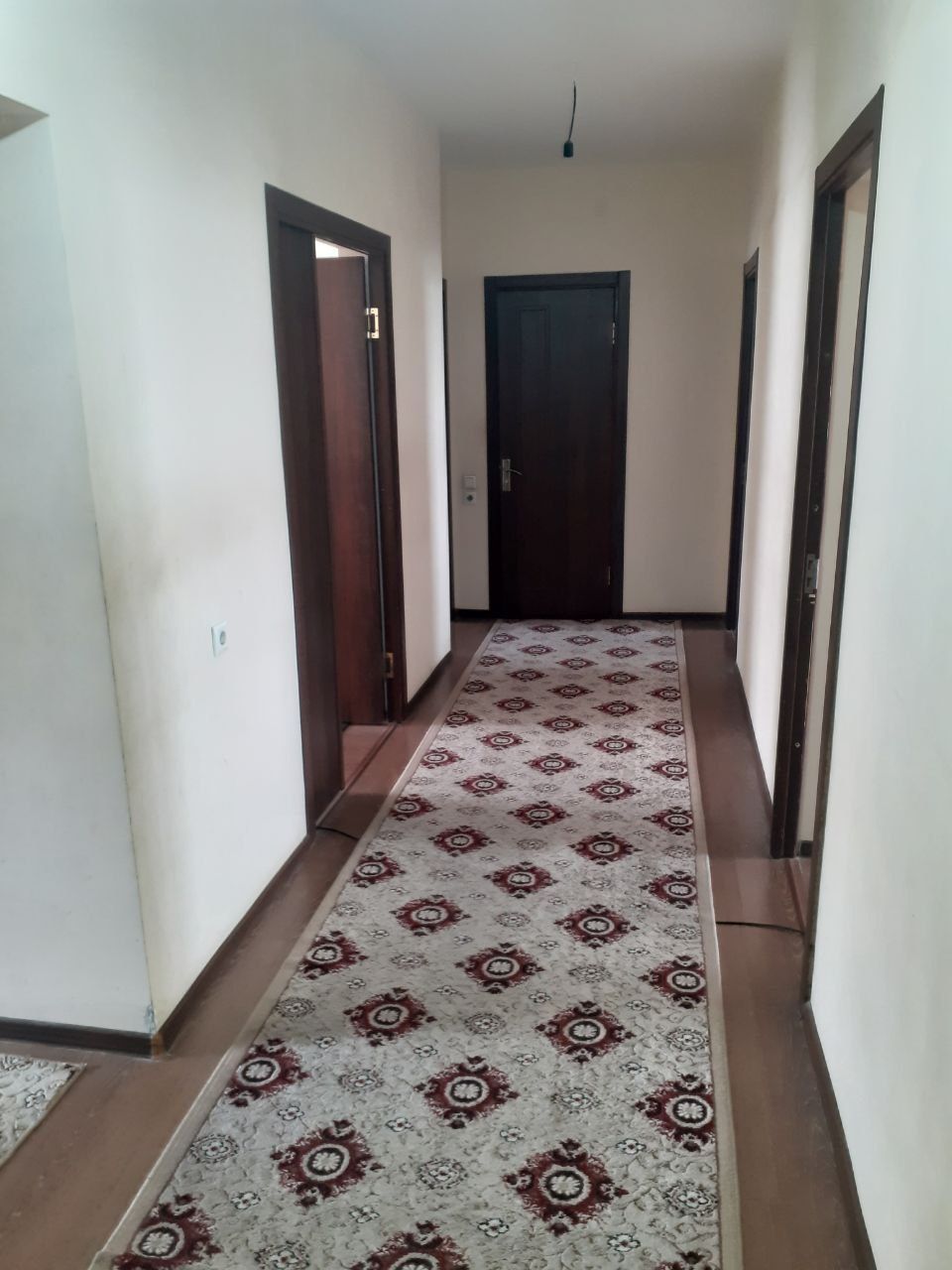 Shayhontohurda kvartira sotiladi  4 honali