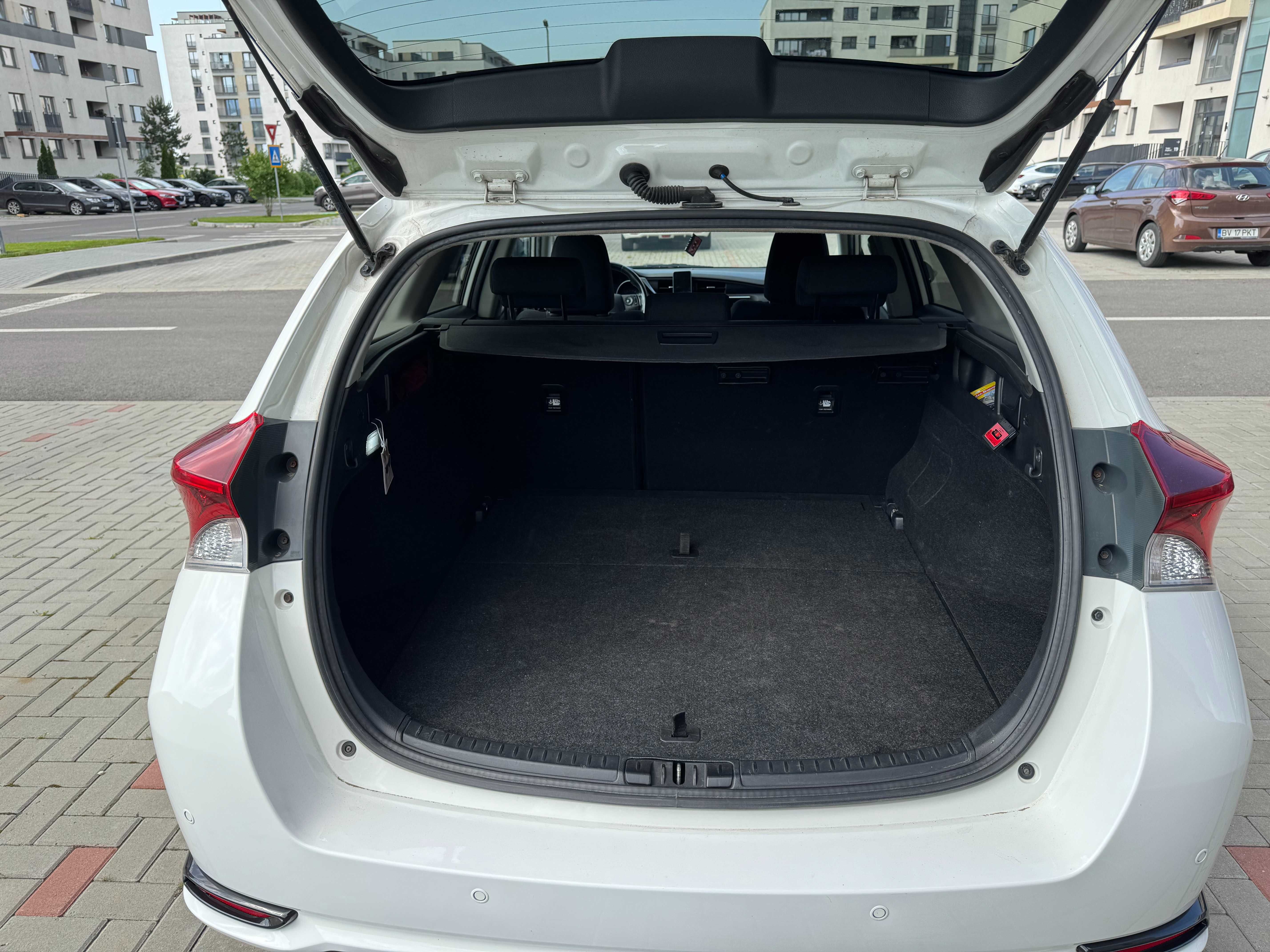 Toyota Auris Hybrid + GPL